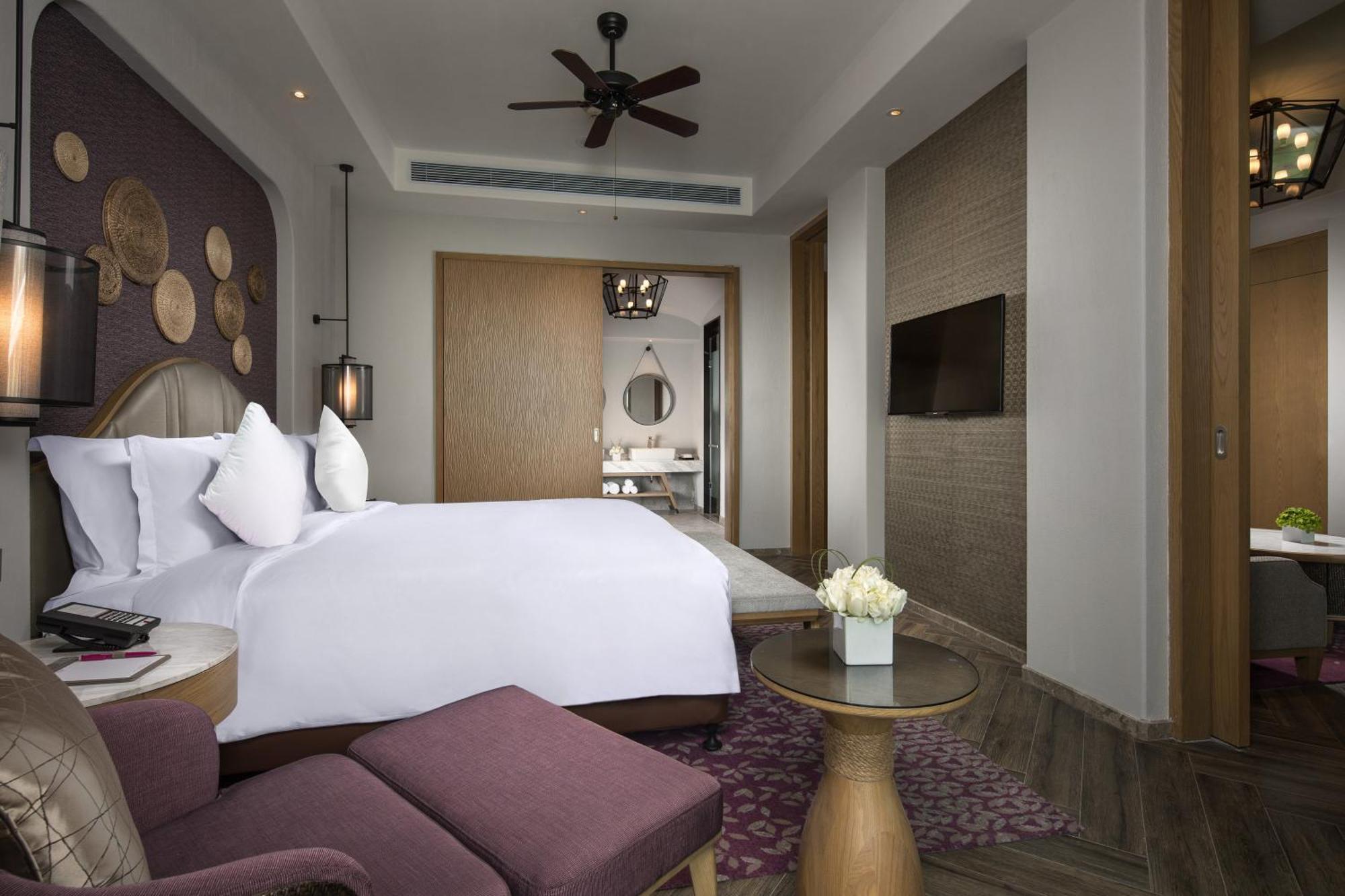 Crowne Plaza Qingdaoorientalmoviemetropolis By Ihg Hotel ภายนอก รูปภาพ