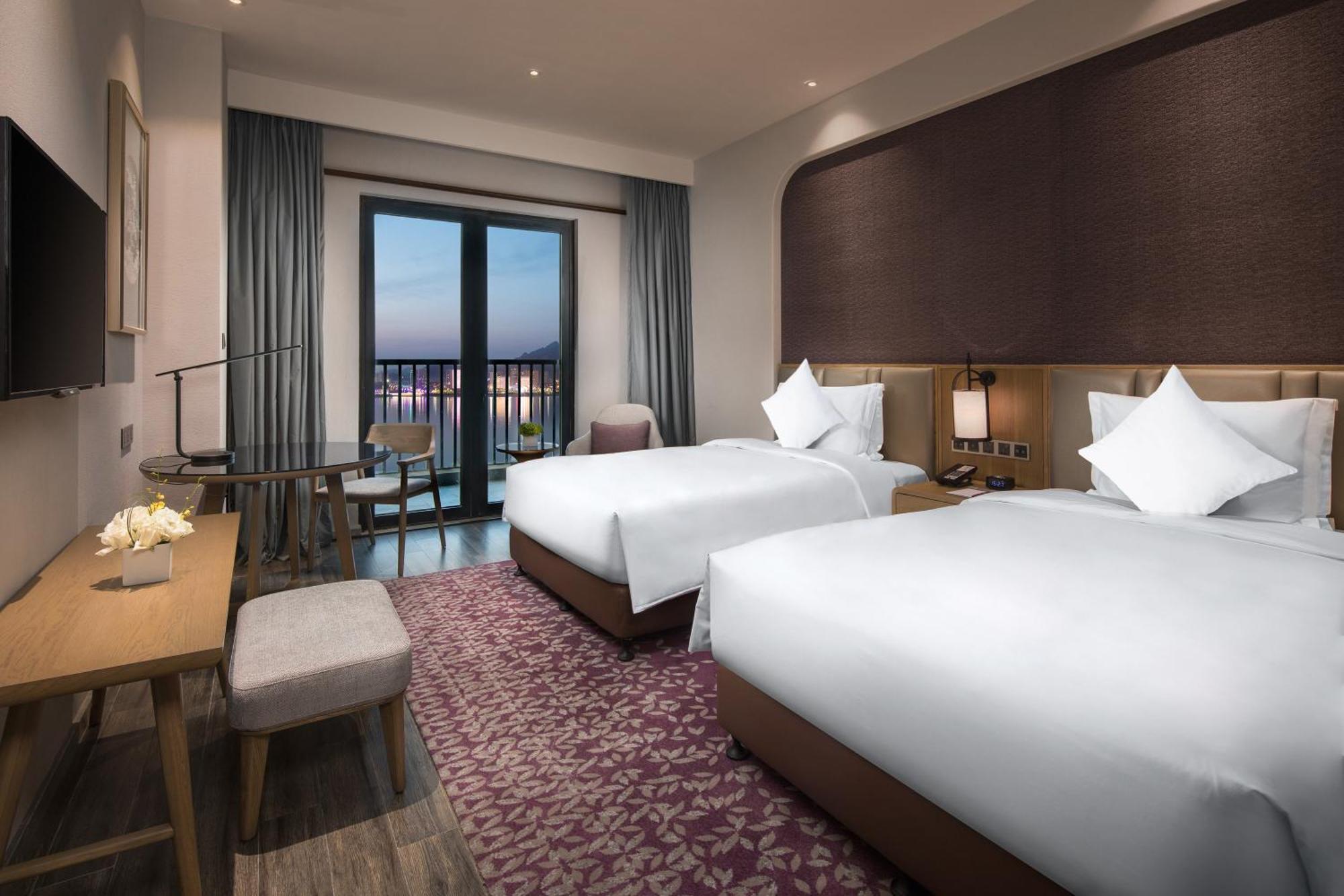 Crowne Plaza Qingdaoorientalmoviemetropolis By Ihg Hotel ภายนอก รูปภาพ