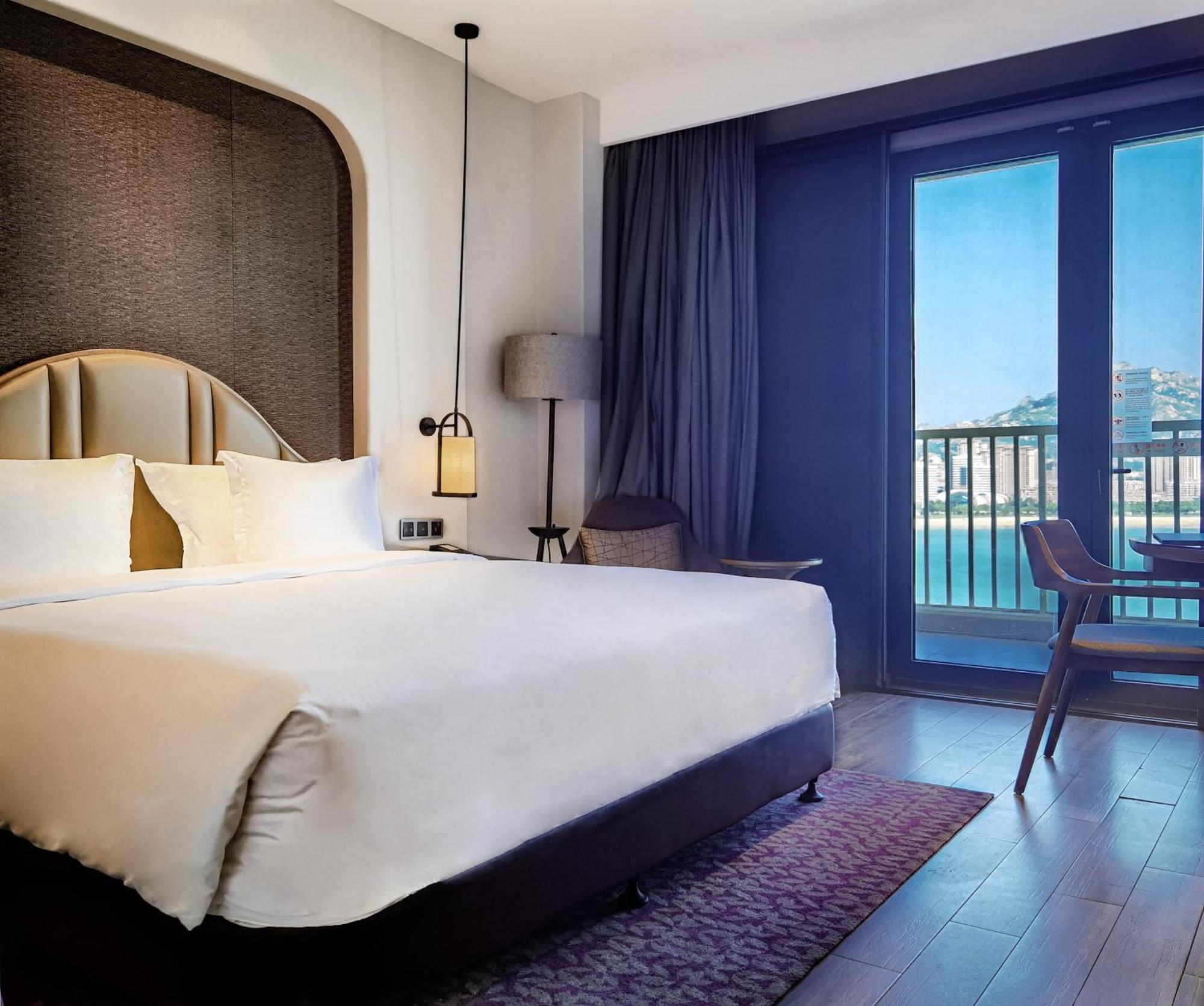 Crowne Plaza Qingdaoorientalmoviemetropolis By Ihg Hotel ภายนอก รูปภาพ