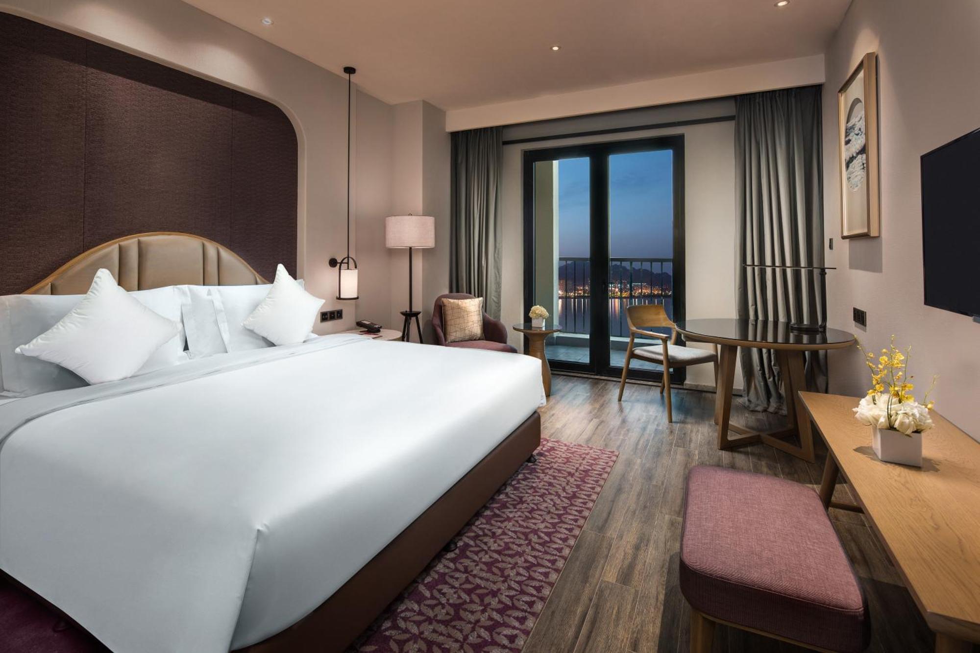 Crowne Plaza Qingdaoorientalmoviemetropolis By Ihg Hotel ภายนอก รูปภาพ