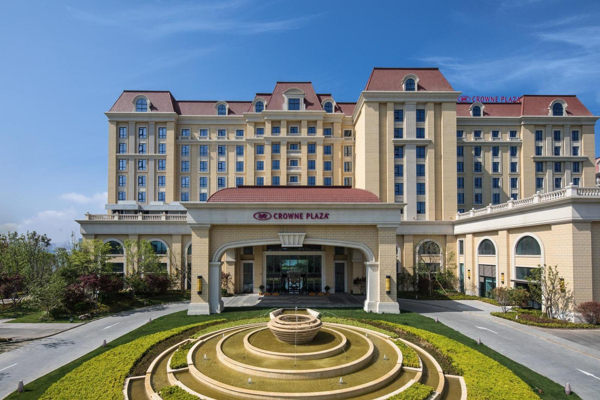 Crowne Plaza Qingdaoorientalmoviemetropolis By Ihg Hotel ภายนอก รูปภาพ