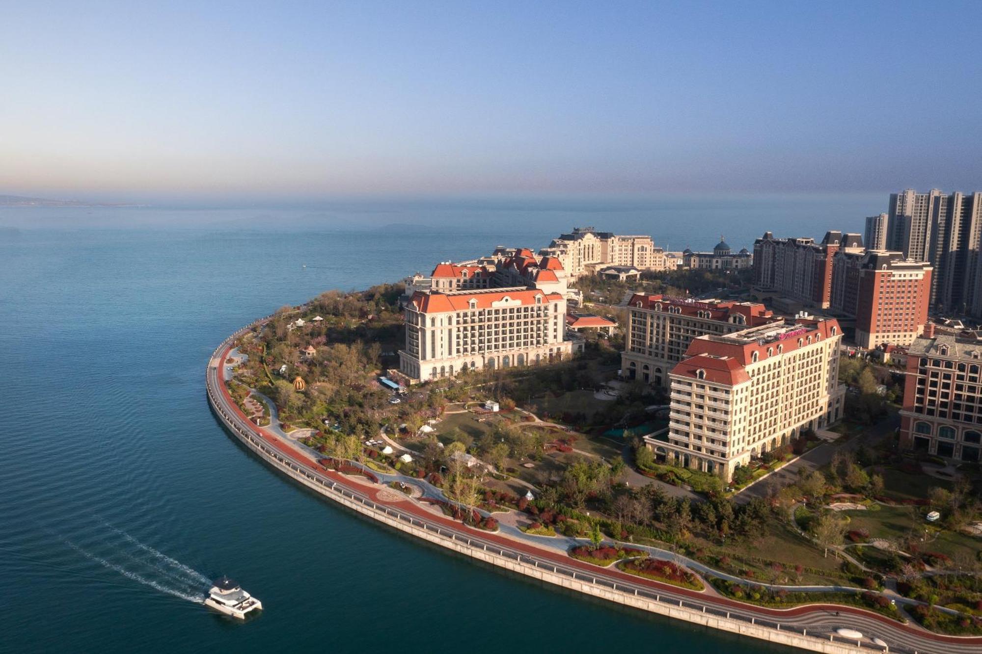 Crowne Plaza Qingdaoorientalmoviemetropolis By Ihg Hotel ภายนอก รูปภาพ