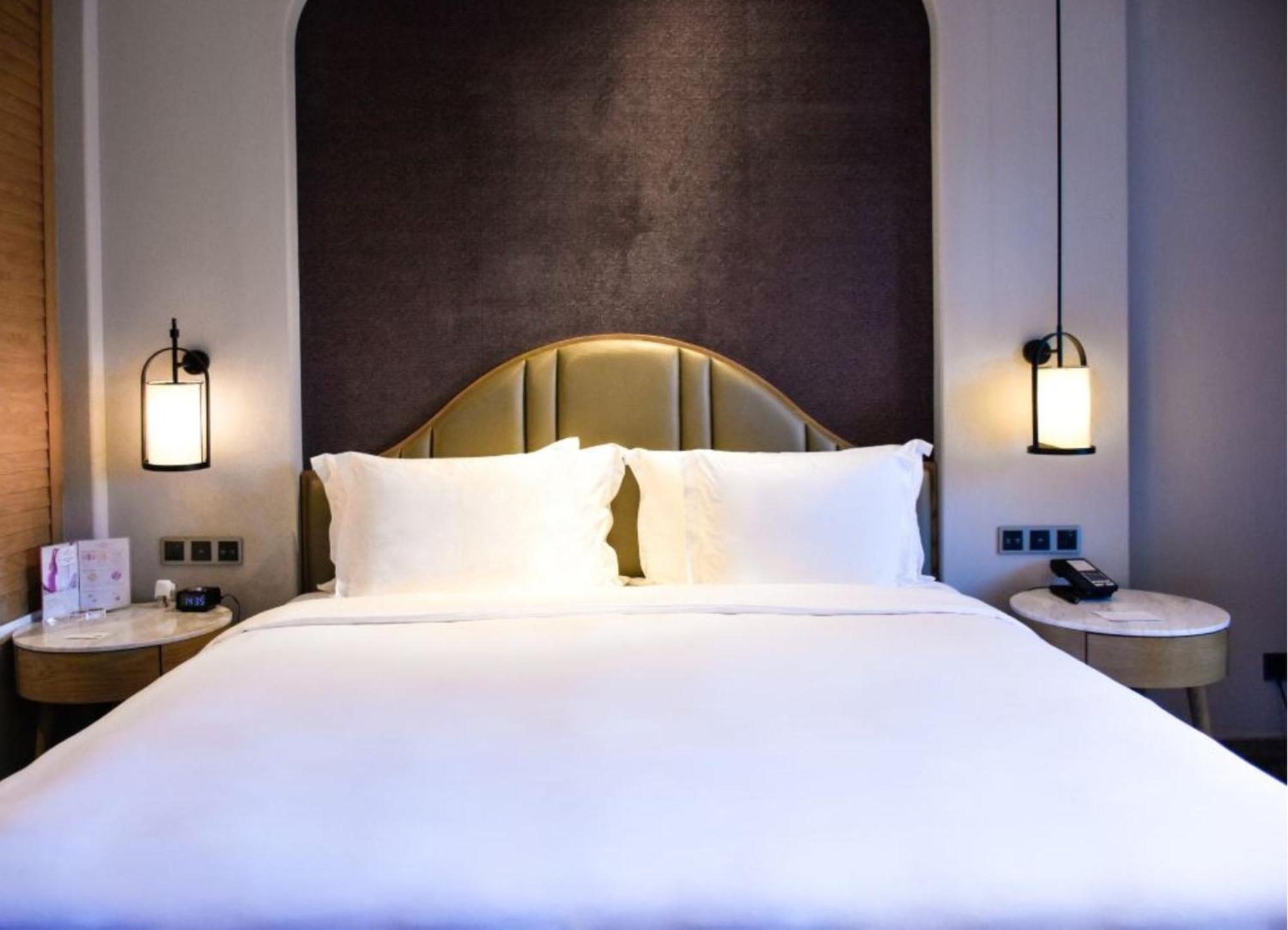 Crowne Plaza Qingdaoorientalmoviemetropolis By Ihg Hotel ภายนอก รูปภาพ