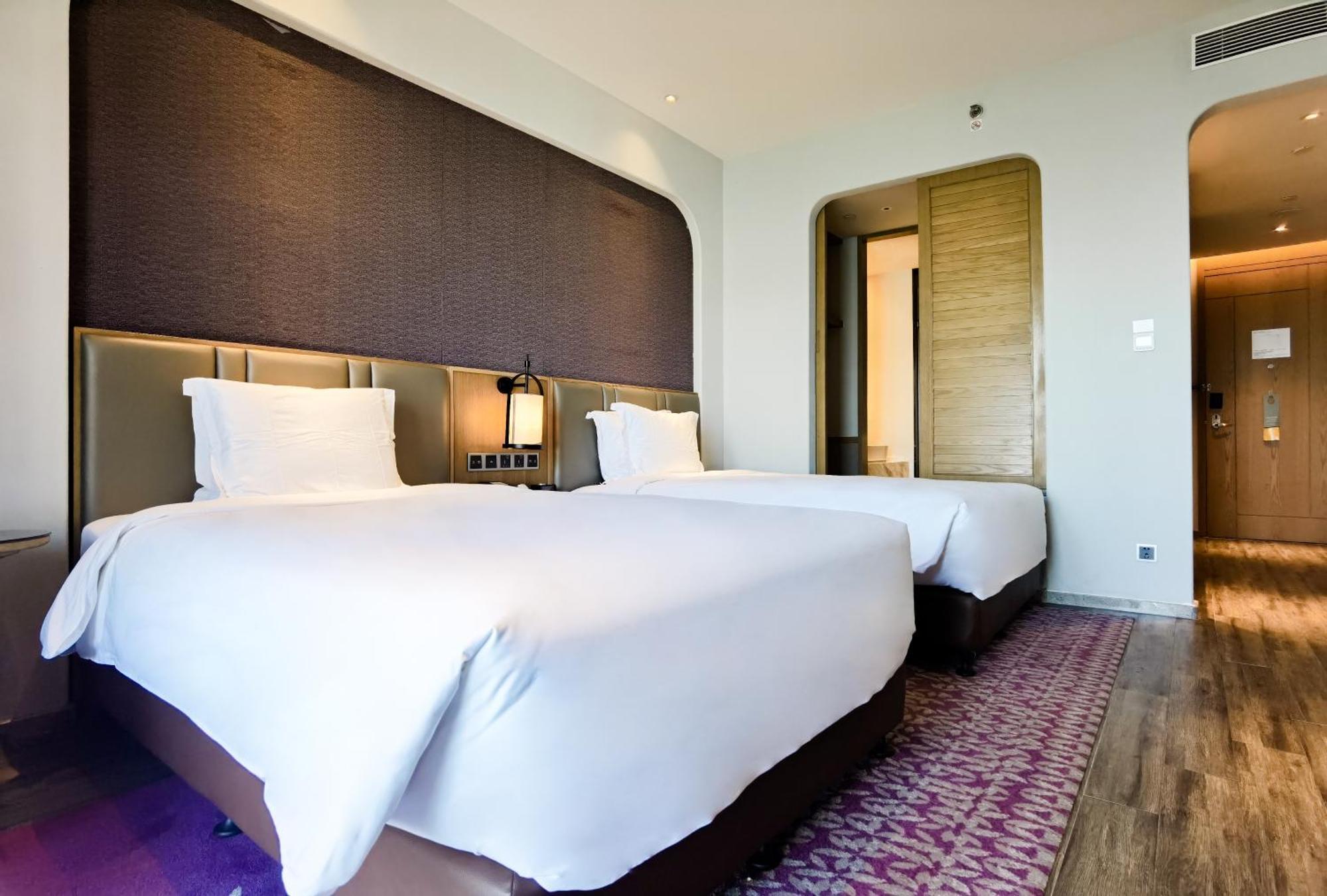 Crowne Plaza Qingdaoorientalmoviemetropolis By Ihg Hotel ภายนอก รูปภาพ